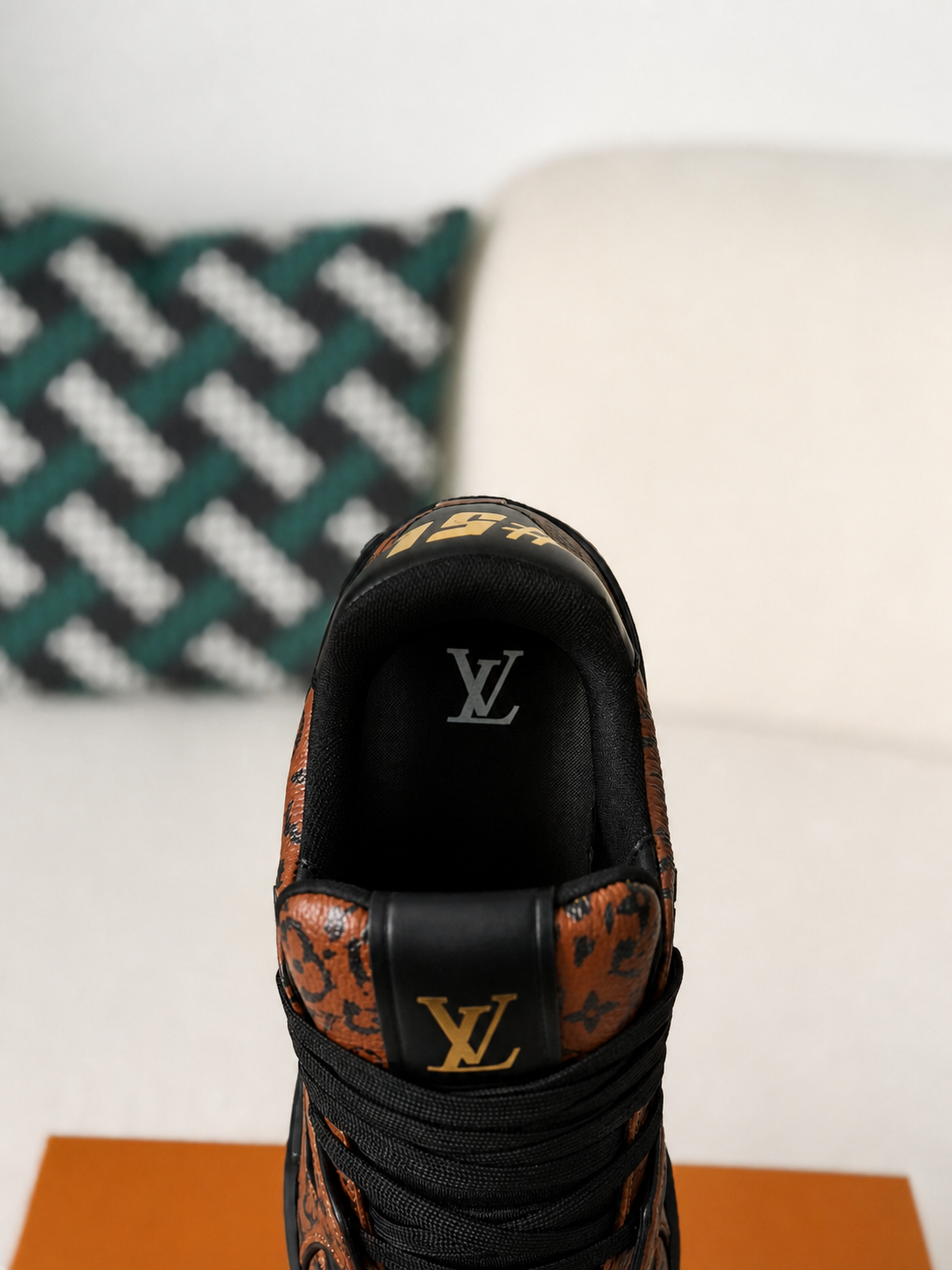 LV Trainer 'Brown'