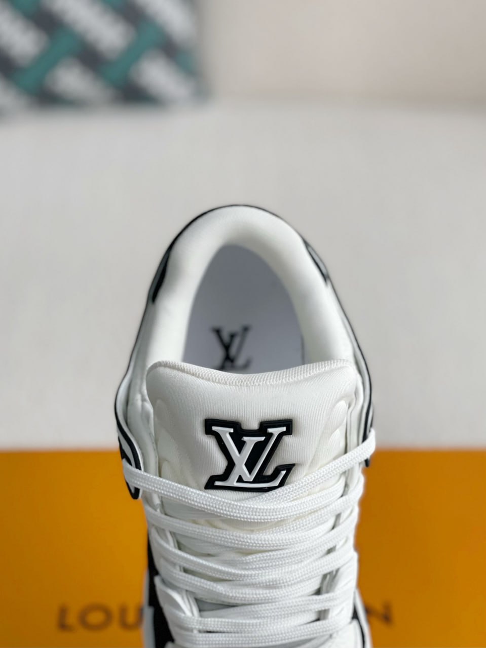LV Trainer Black/White