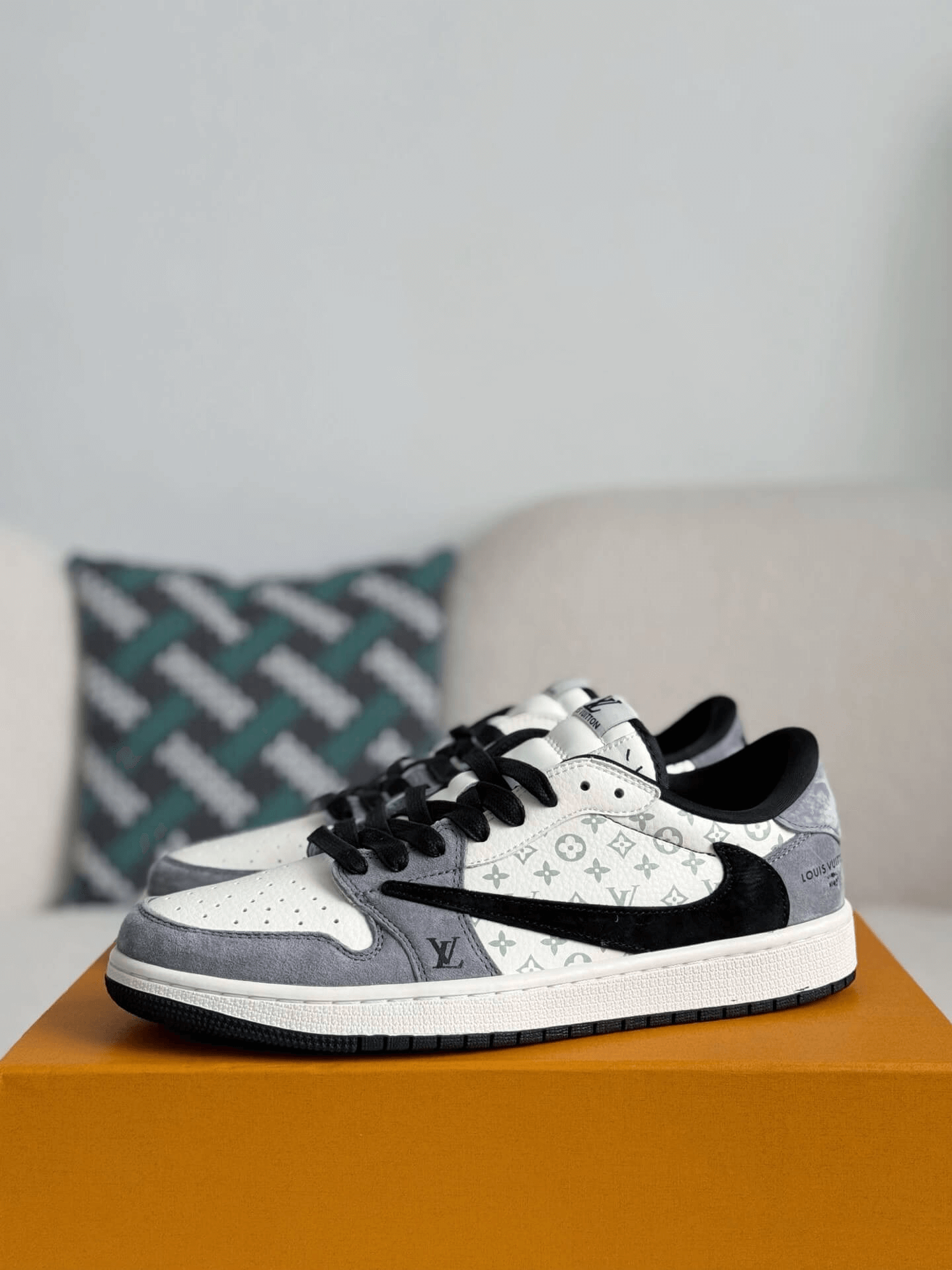 LV x Air Jordan 1 OG SP Travis Scott x Fragment Grey Black Sneaker