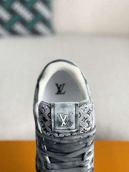 LV Trainer Gray